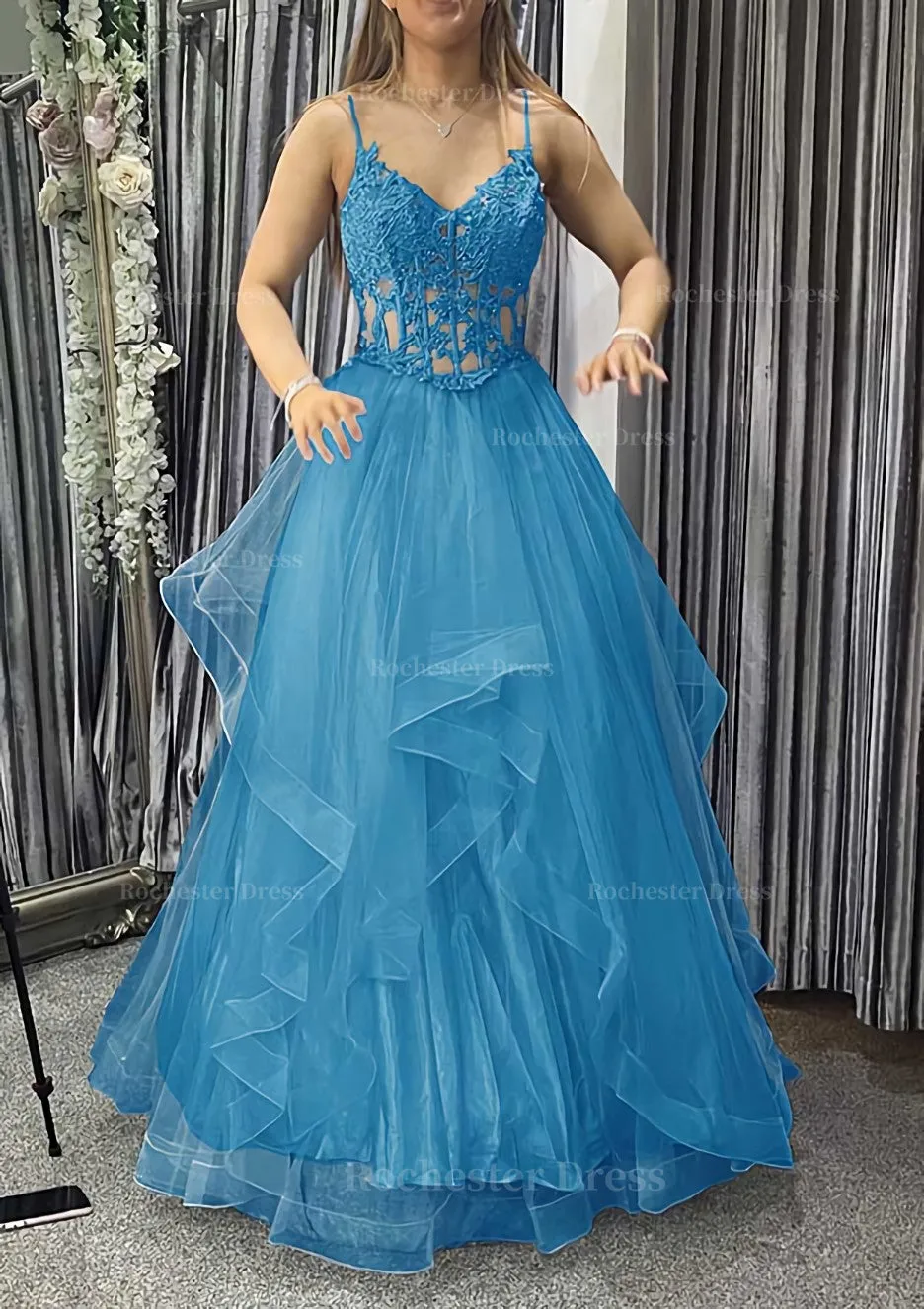 A-line V Neck Sleeveless Long/Floor-Length Tulle Charmeuse Prom Dress With Appliqued Lace