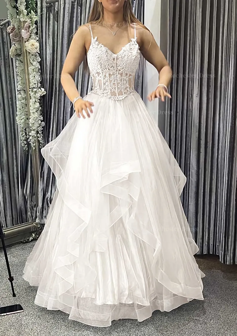 A-line V Neck Sleeveless Long/Floor-Length Tulle Charmeuse Prom Dress With Appliqued Lace