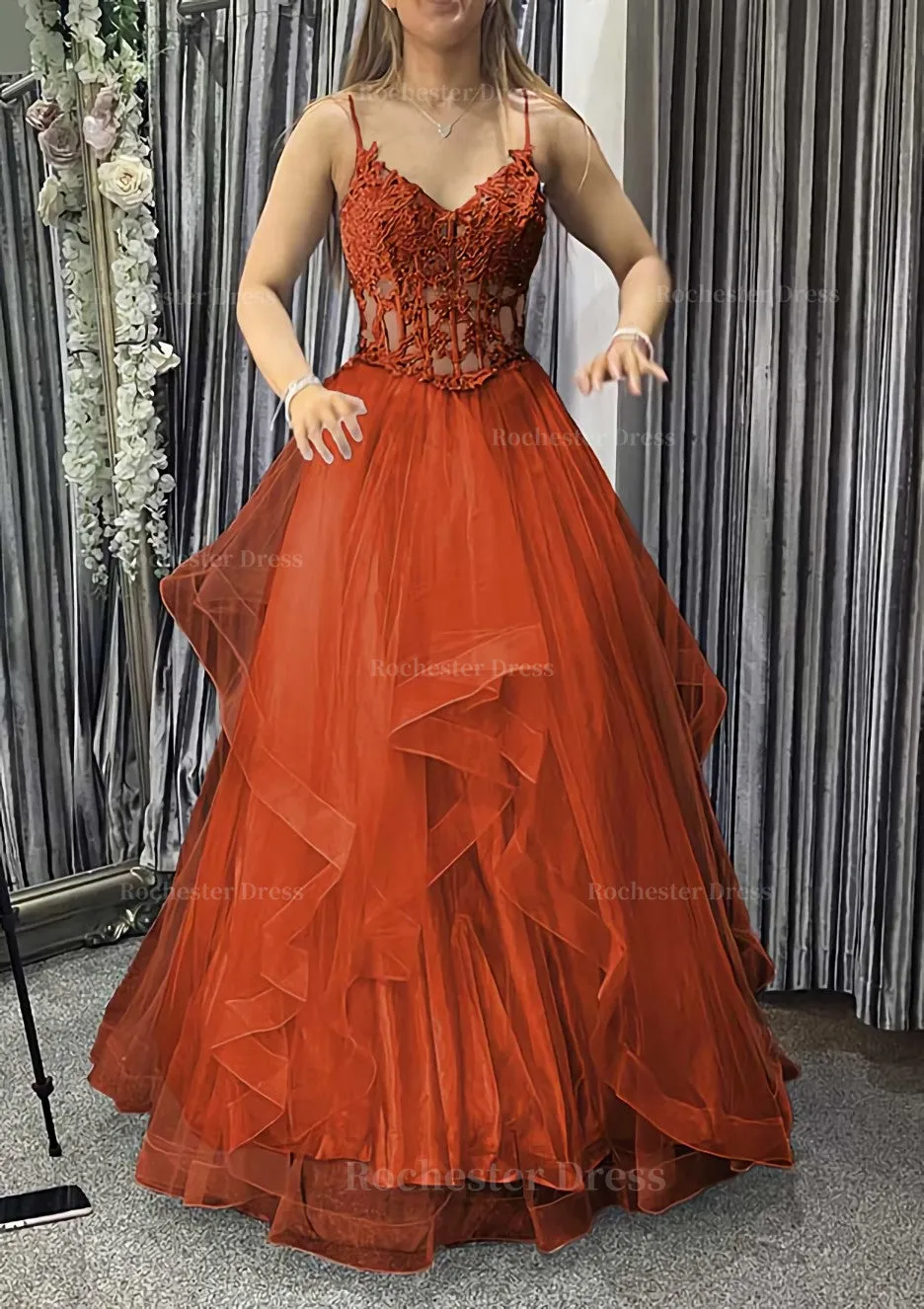 A-line V Neck Sleeveless Long/Floor-Length Tulle Charmeuse Prom Dress With Appliqued Lace