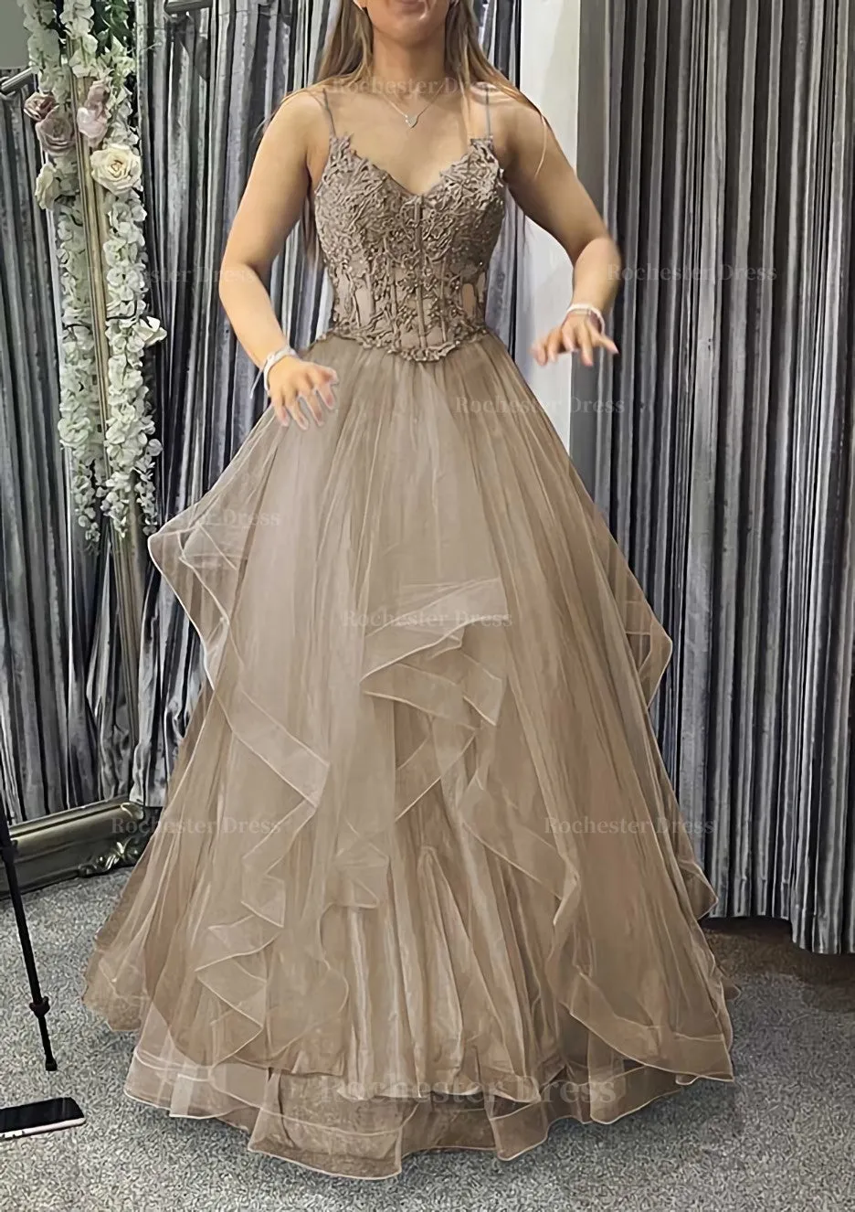 A-line V Neck Sleeveless Long/Floor-Length Tulle Charmeuse Prom Dress With Appliqued Lace