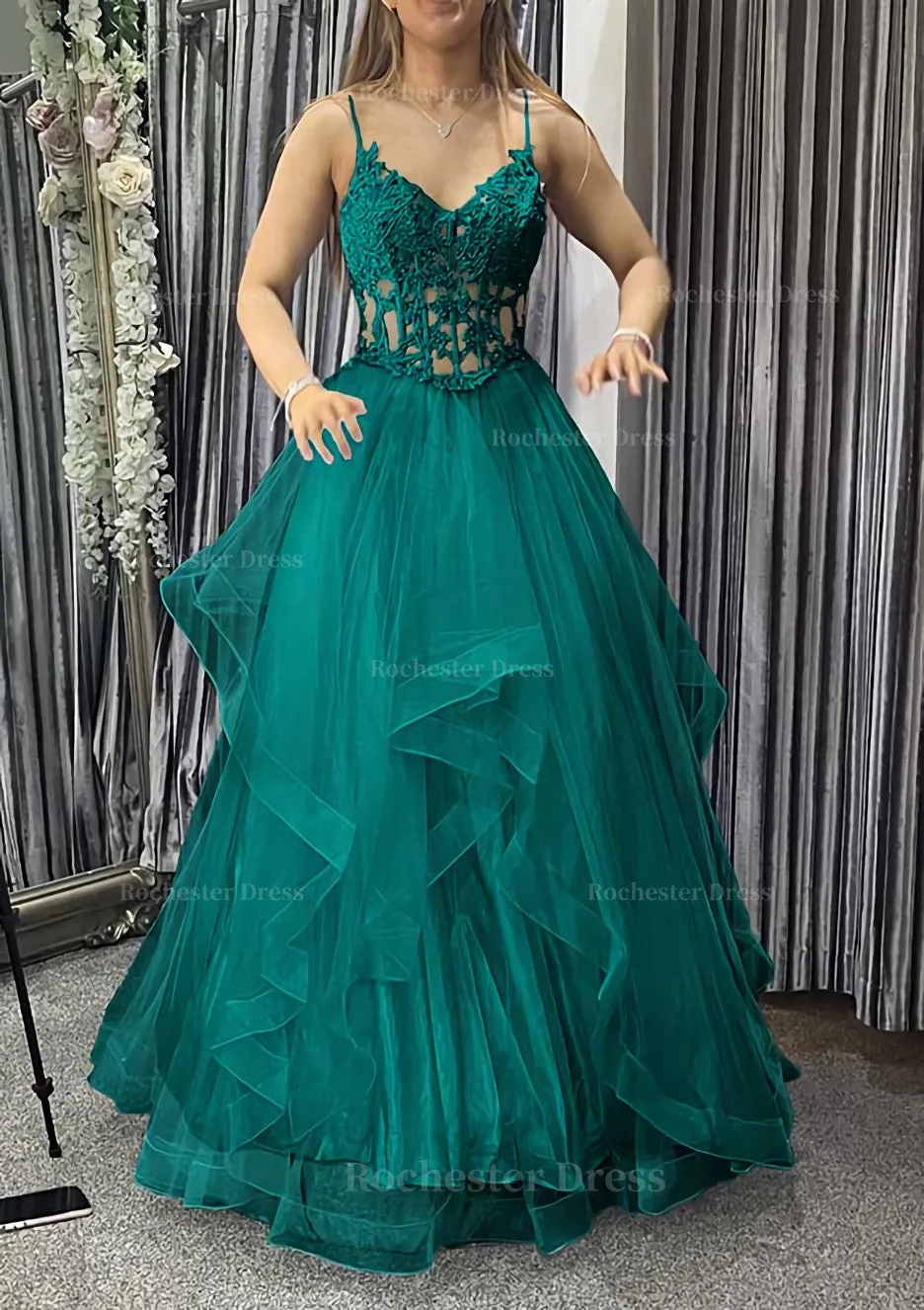 A-line V Neck Sleeveless Long/Floor-Length Tulle Charmeuse Prom Dress With Appliqued Lace