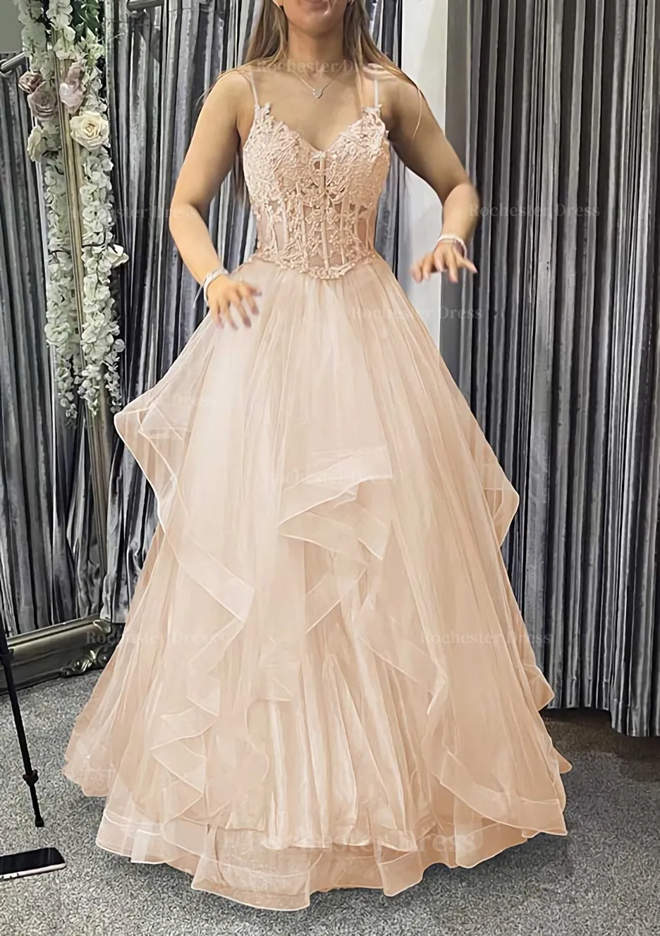 A-line V Neck Sleeveless Long/Floor-Length Tulle Charmeuse Prom Dress With Appliqued Lace