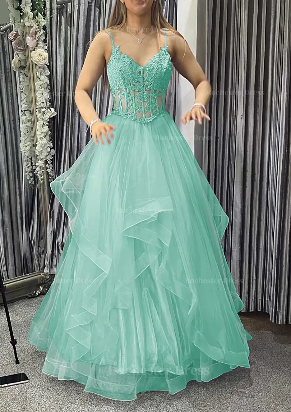 A-line V Neck Sleeveless Long/Floor-Length Tulle Charmeuse Prom Dress With Appliqued Lace