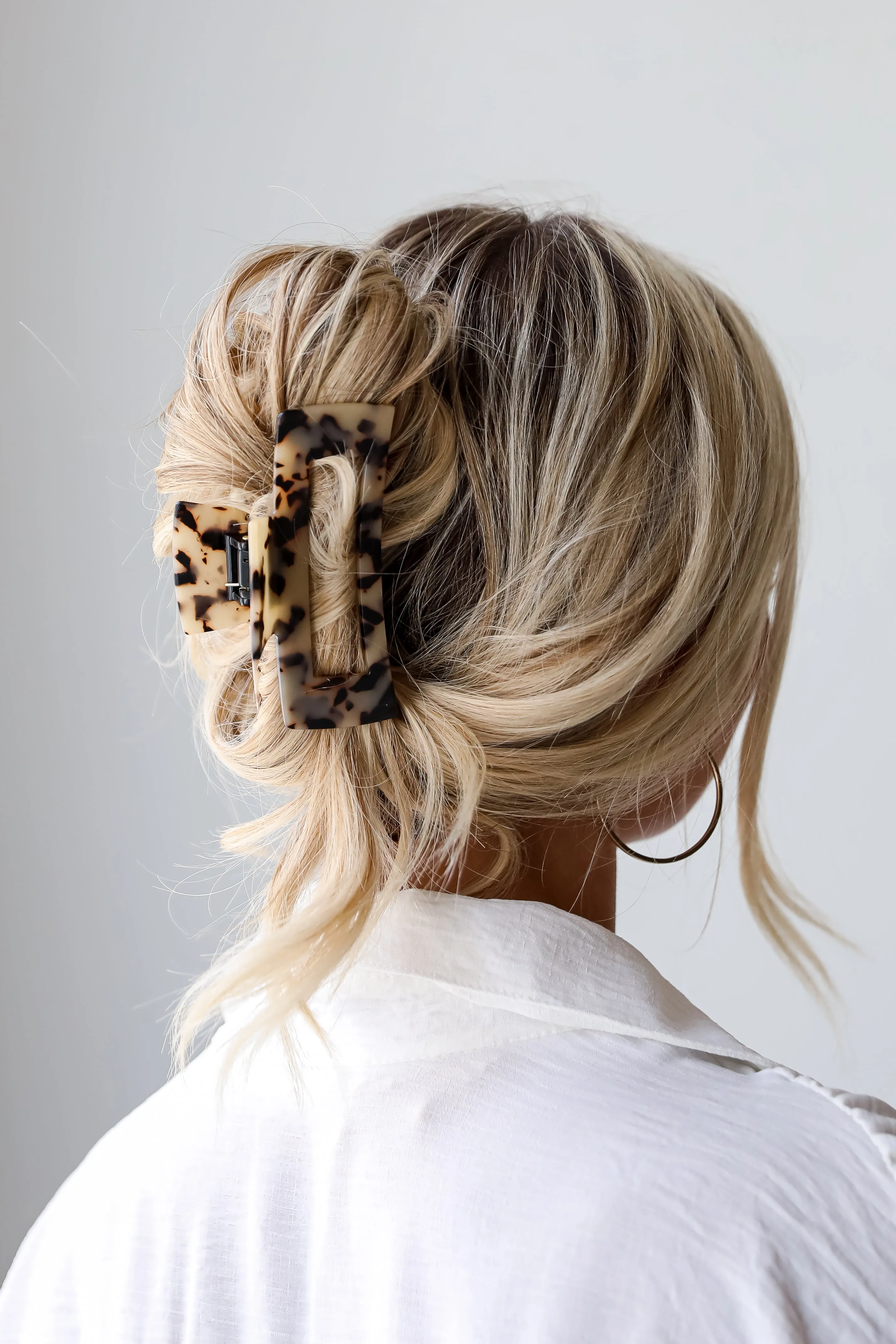 Exquisite Stance Tortoise Acrylic Claw Hair Clip