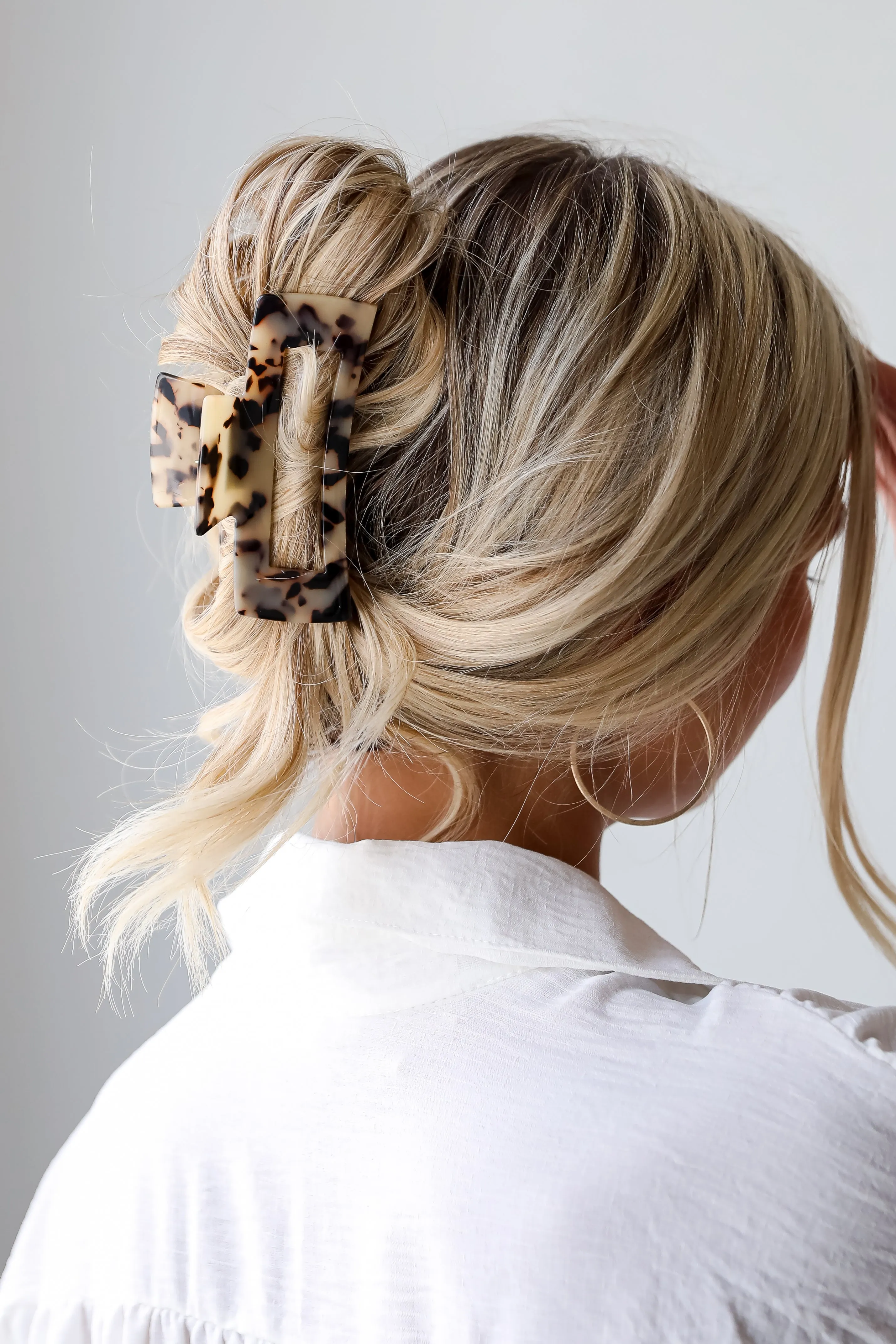 Exquisite Stance Tortoise Acrylic Claw Hair Clip